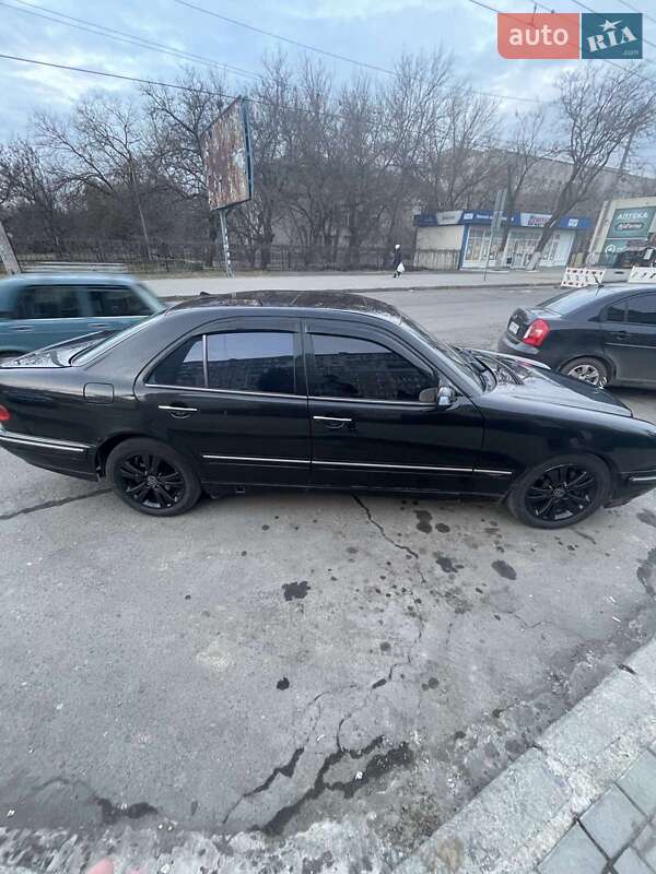 Седан Mercedes-Benz E-Class 2000 в Николаеве