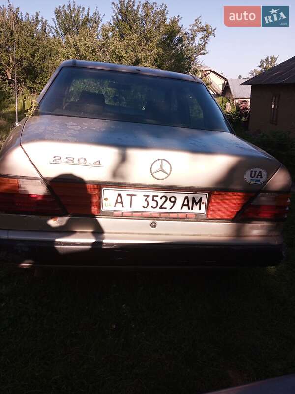 Седан Mercedes-Benz E-Class 1985 в Ивано-Франковске