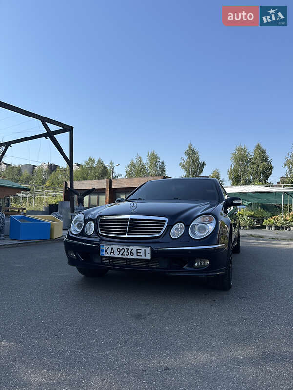 Седан Mercedes-Benz E-Class 2004 в Хотове