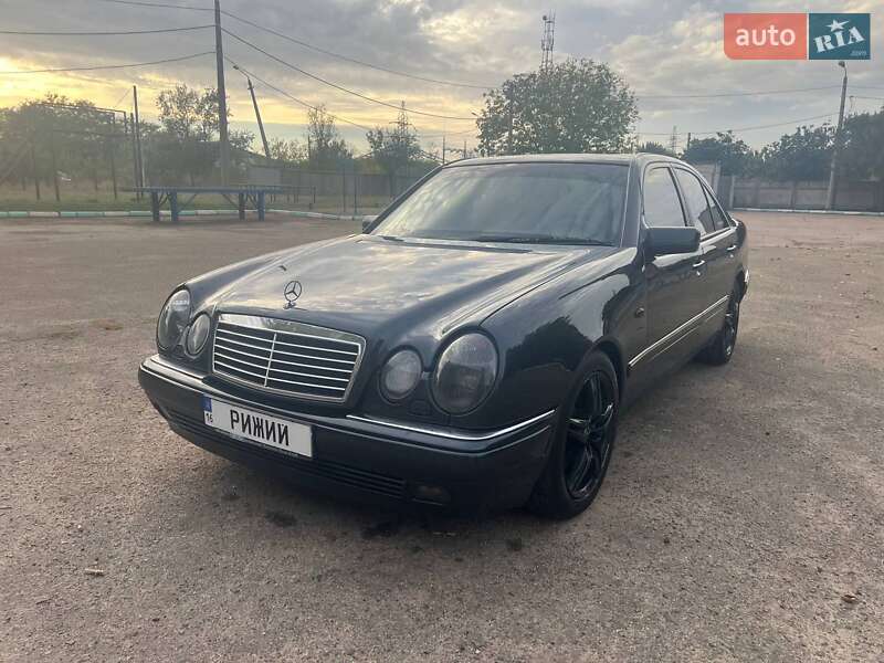 Седан Mercedes-Benz E-Class 1999 в Южном