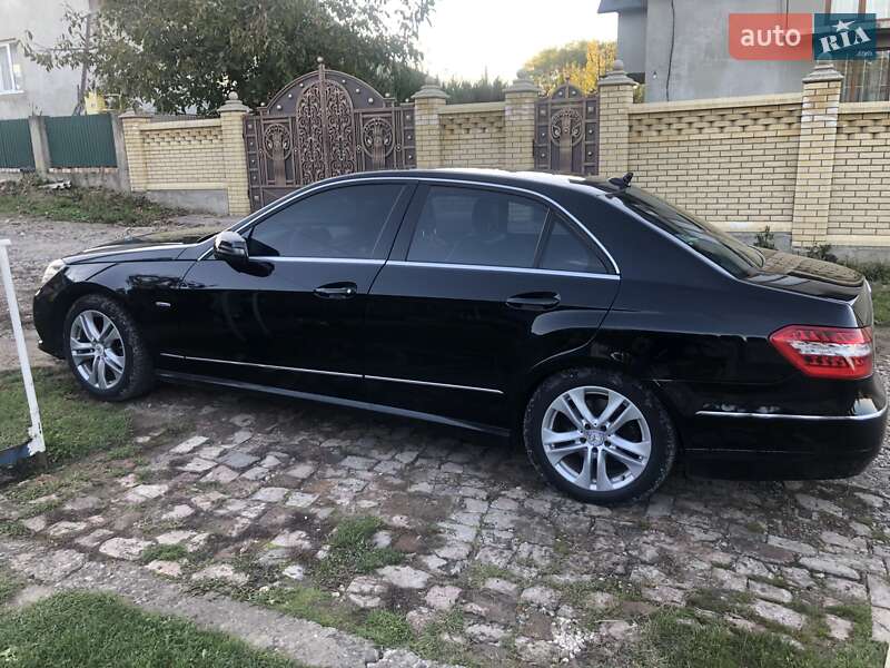 Седан Mercedes-Benz E-Class 2011 в Заставній