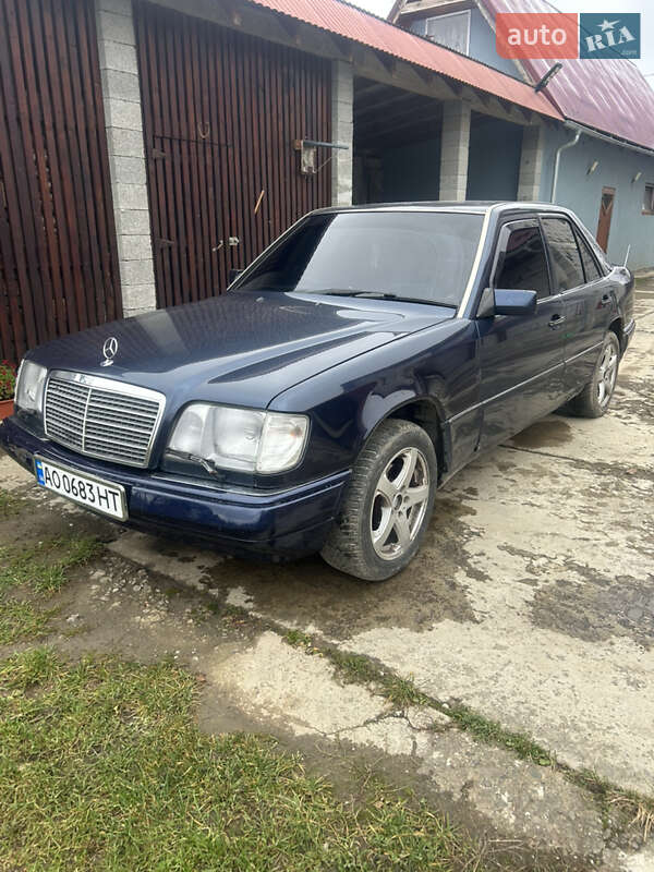 Седан Mercedes-Benz E-Class 1995 в Тячеве