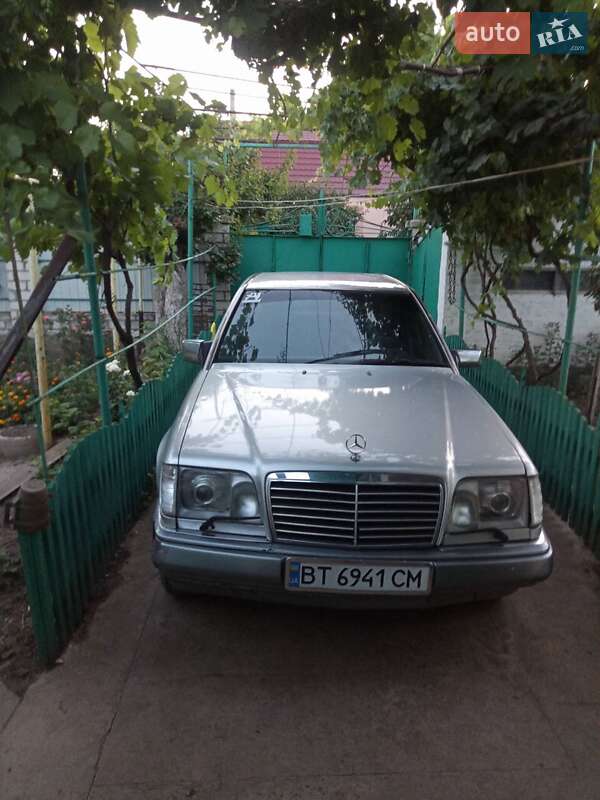 Седан Mercedes-Benz E-Class 1993 в Херсоні