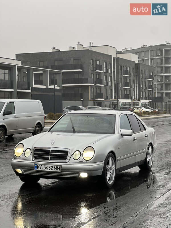 Седан Mercedes-Benz E-Class 1998 в Черкассах