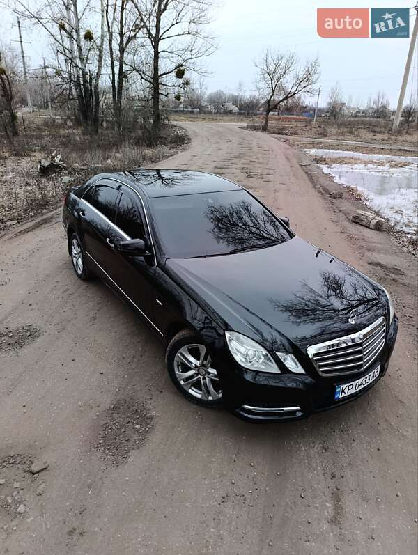 Седан Mercedes-Benz E-Class 2011 в Изюме