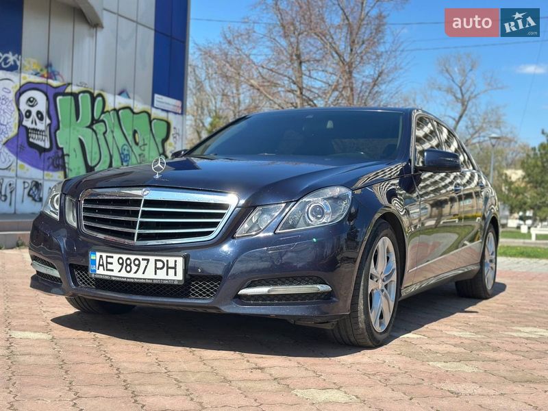 Седан Mercedes-Benz E-Class 2010 в Николаеве