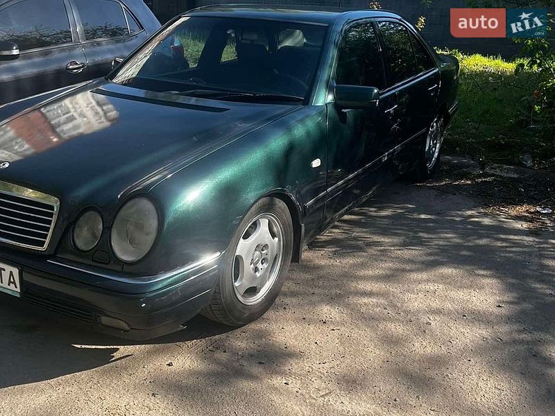 Седан Mercedes-Benz E-Class 1998 в Киеве