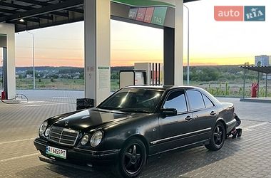 Седан Mercedes-Benz E-Class 1999 в Иванкове
