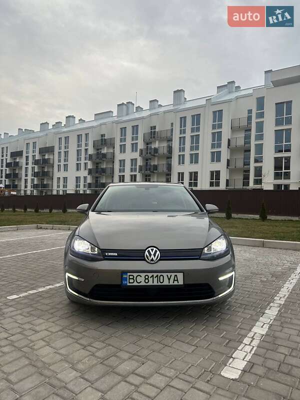 Хэтчбек Volkswagen e-Golf 2015 в Львове Хэтчбек Volkswagen e-Golf 2015 в Львове