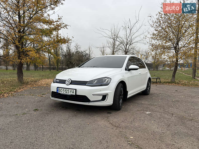 Хэтчбек Volkswagen e-Golf 2015 в Кривом Роге Хэтчбек Volkswagen e-Golf 2015 в Кривом Роге