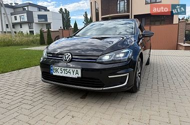 Хэтчбек Volkswagen e-Golf 2017 в Черновцах