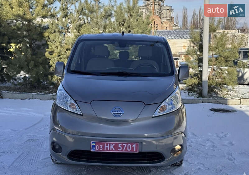 Мінівен Nissan e-NV200 2015 в Кам'янець-Подільському Мінівен Nissan e-NV200 2015 в Кам'янець-Подільському