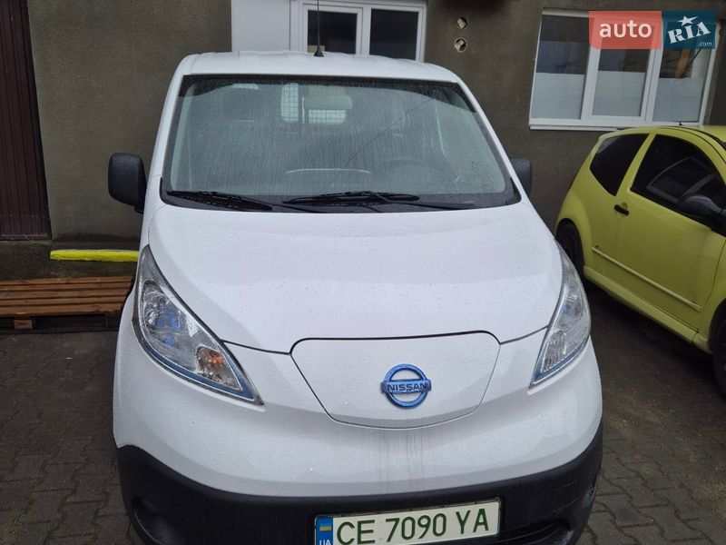 Грузовой фургон Nissan e-NV200 2019 в Черновцах