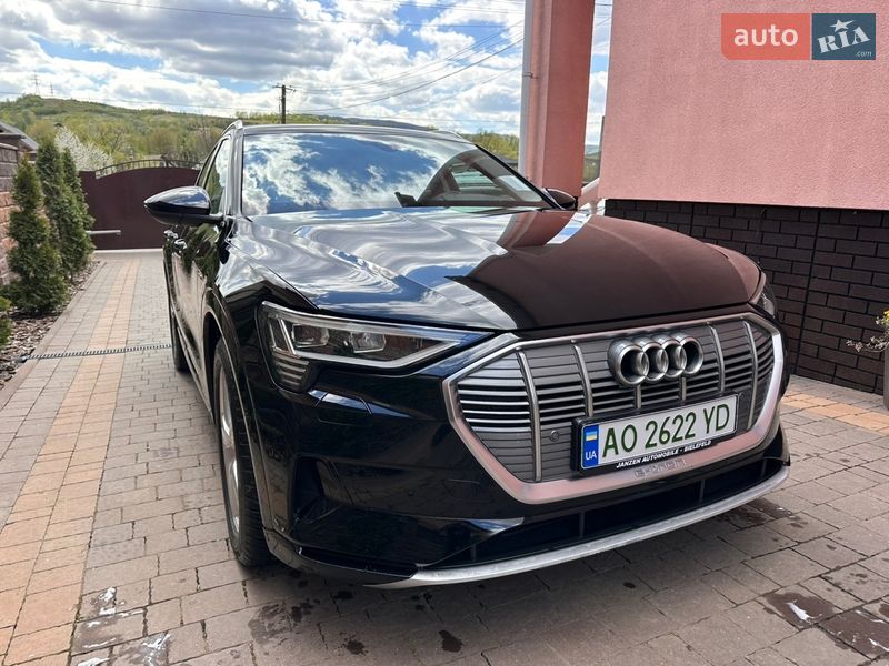 Позашляховик / Кросовер Audi e-tron 2020 в Сваляві