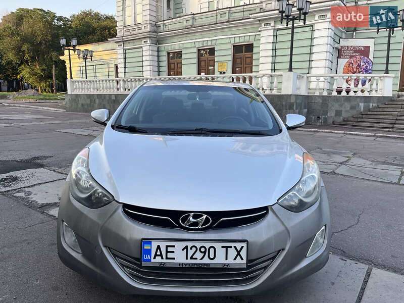Седан Hyundai Elantra 2012 в Каменском