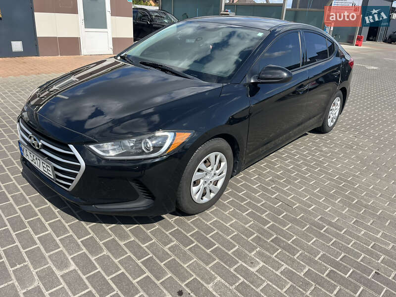 Седан Hyundai Elantra 2017 в Киеве