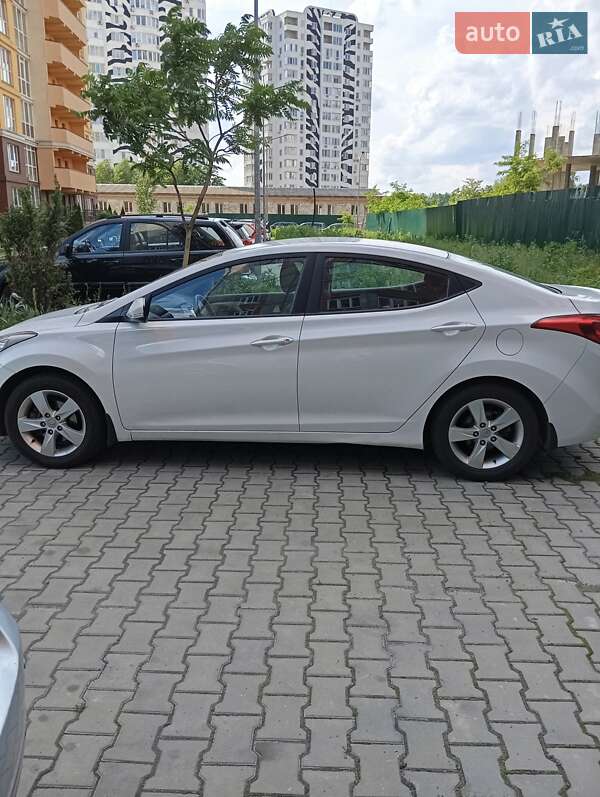 Седан Hyundai Elantra 2013 в Ичне Седан Hyundai Elantra 2013 в Ичне