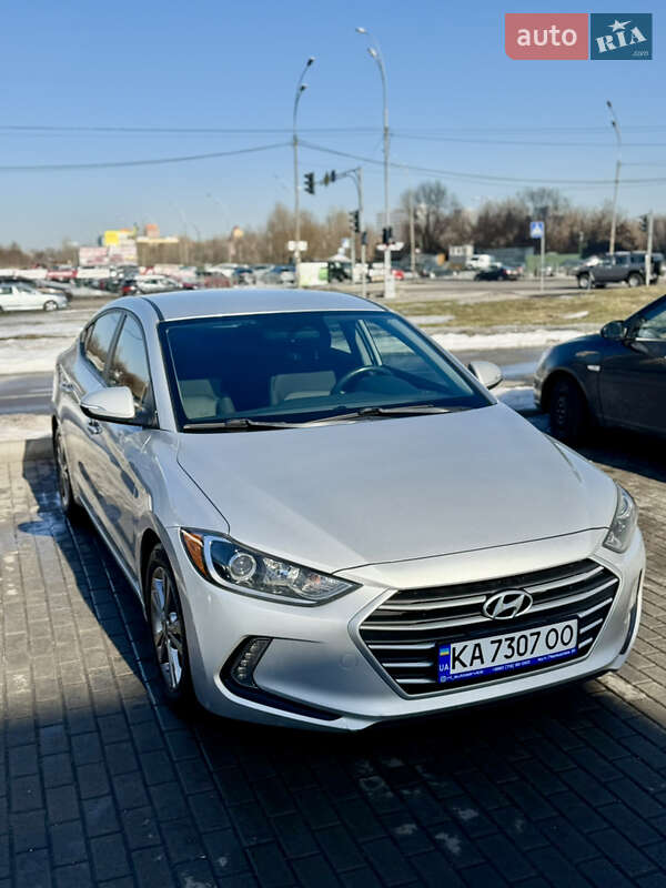 Седан Hyundai Elantra 2017 в Киеве