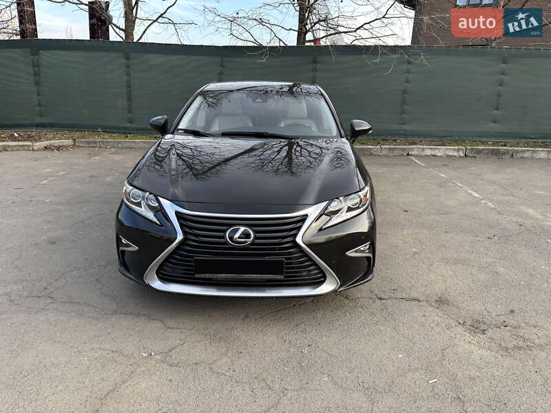 Седан Lexus ES 2015 в Умани