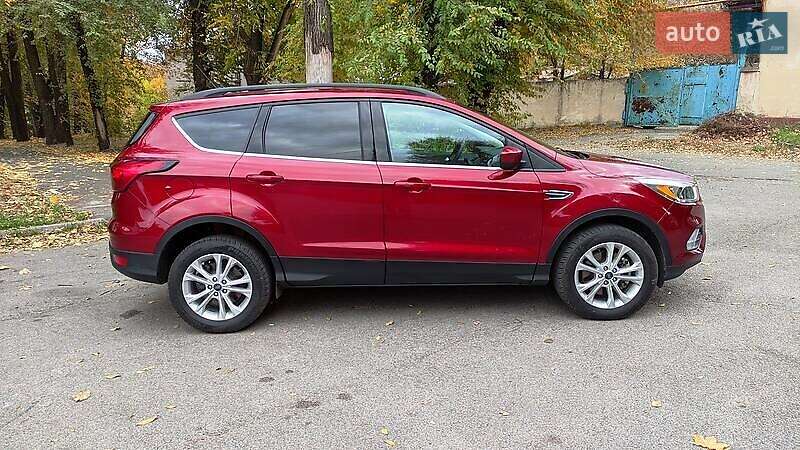 Внедорожник / Кроссовер Ford Escape 2019 в Киеве