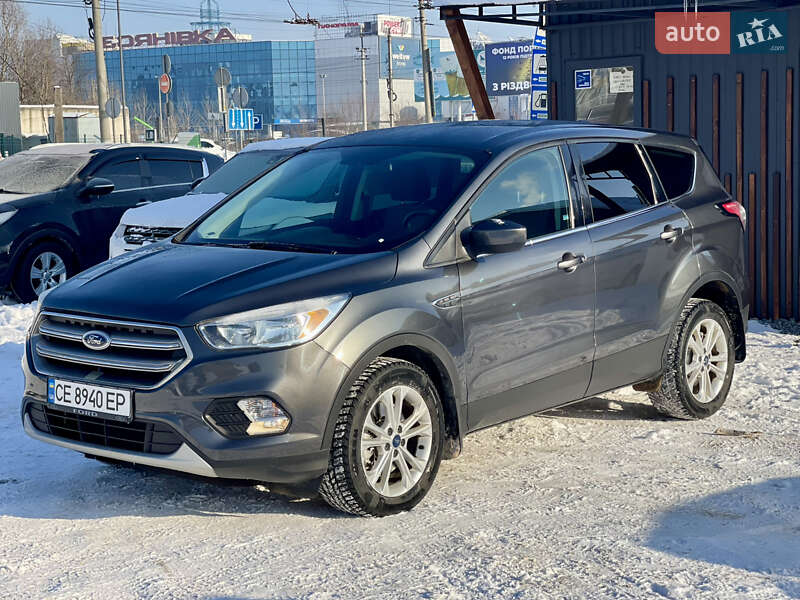 Внедорожник / Кроссовер Ford Escape 2017 в Черновцах