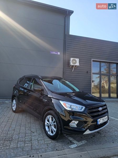 Внедорожник / Кроссовер Ford Escape 2017 в Ивано-Франковске