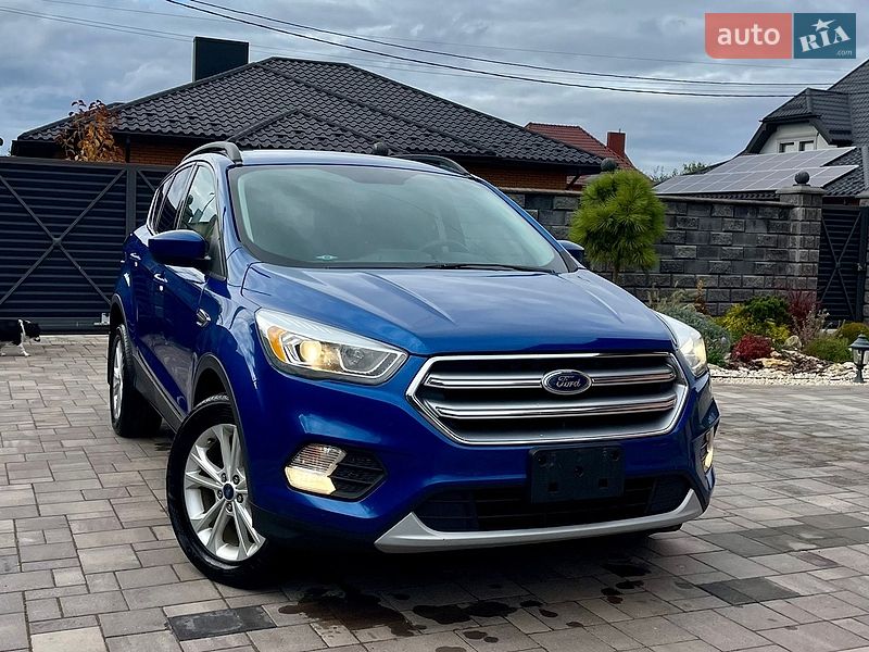 Внедорожник / Кроссовер Ford Escape 2017 в Ровно