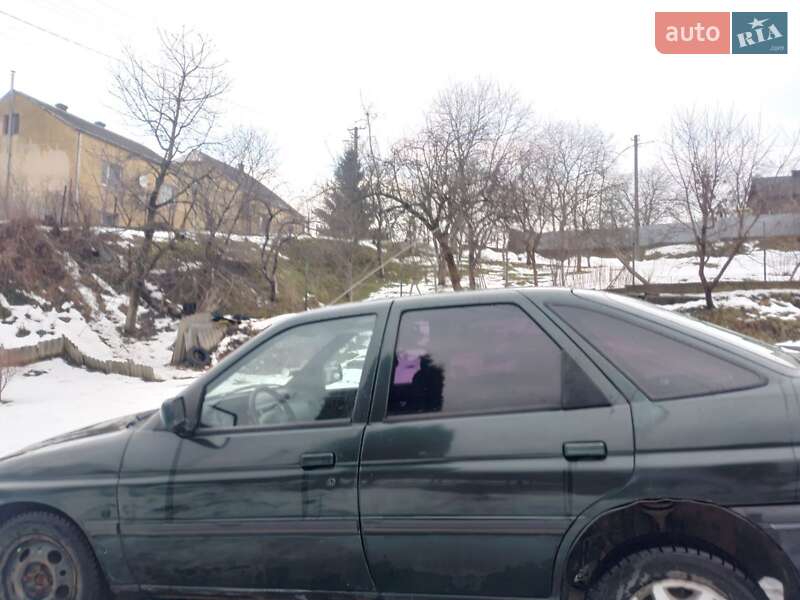 Хэтчбек Ford Escort 1993 в Золочеве