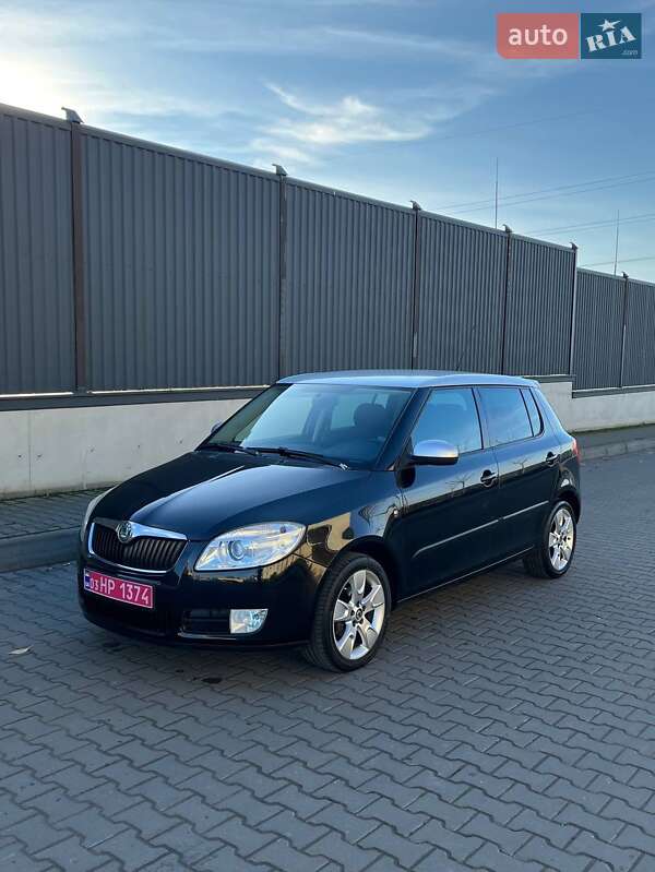 Хэтчбек Skoda Fabia 2010 в Луцке