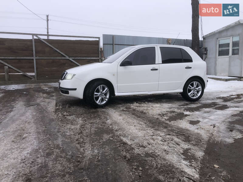 Хэтчбек Skoda Fabia 2003 в Самборе Хэтчбек Skoda Fabia 2003 в Самборе
