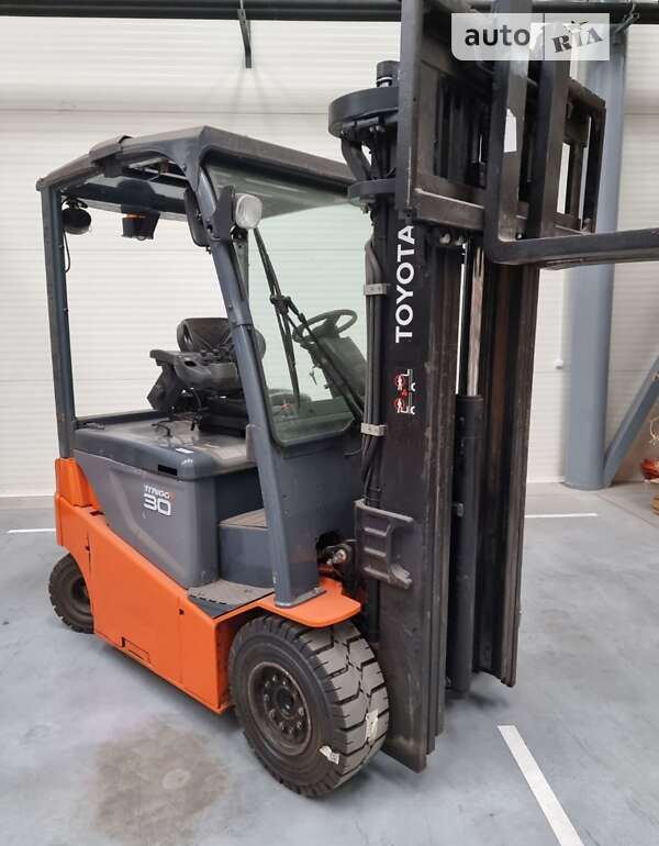 Вилочный погрузчик Toyota FB 2014 в Киеве Вилочный погрузчик Toyota FB 2014 в Киеве