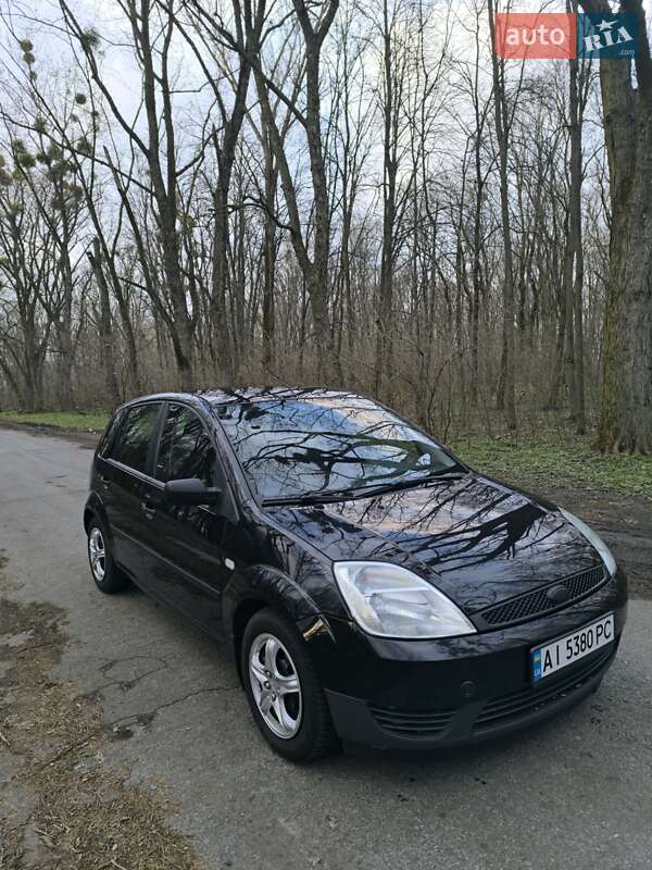 Хэтчбек Ford Fiesta 2005 в Яготине Хэтчбек Ford Fiesta 2005 в Яготине