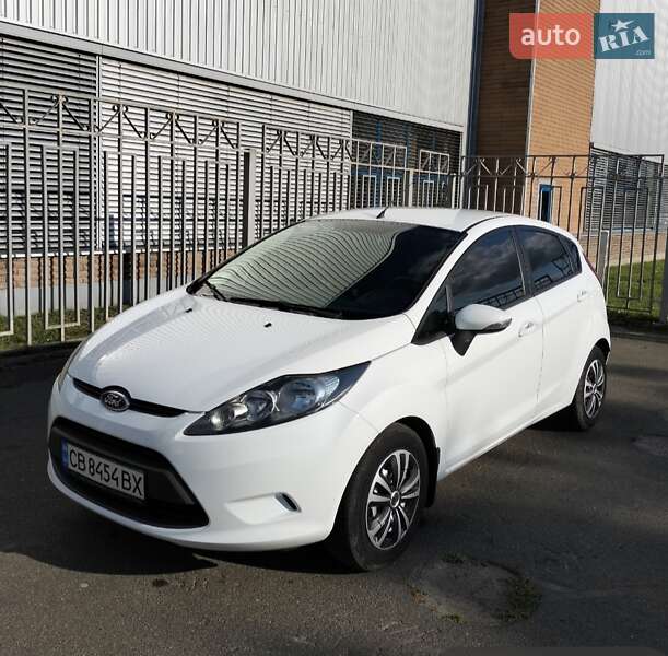 Хэтчбек Ford Fiesta 2011 в Прилуках