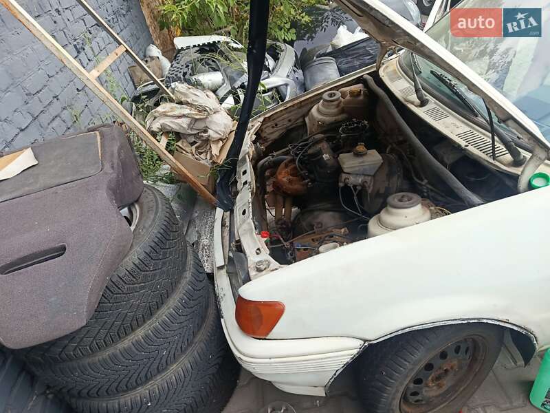 Хэтчбек Ford Fiesta 1989 в Ровно