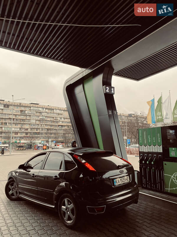 Хэтчбек Ford Focus 2006 в Киеве