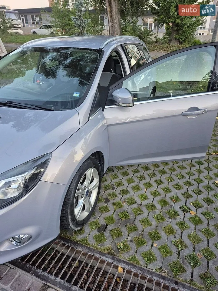 Ford Focus 2012 photo 3