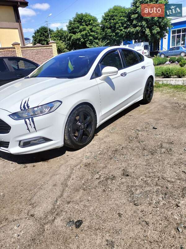 Седан Ford Fusion 2014 в Чуднове