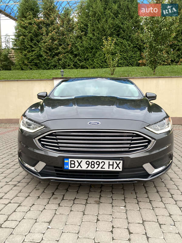 Седан Ford Fusion 2016 в Остроге