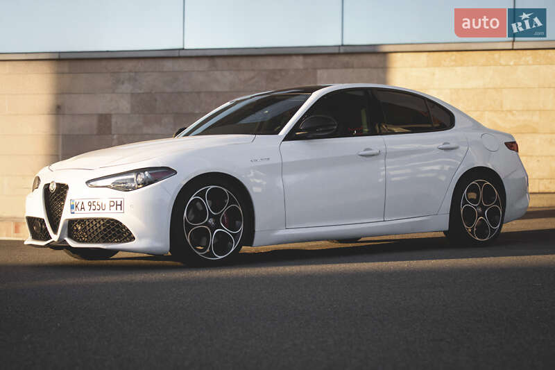 Седан Alfa Romeo Giulia 2022 в Киеве