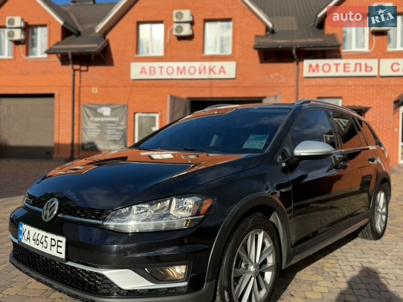 Универсал Volkswagen Golf Alltrack 2017 в Киеве
