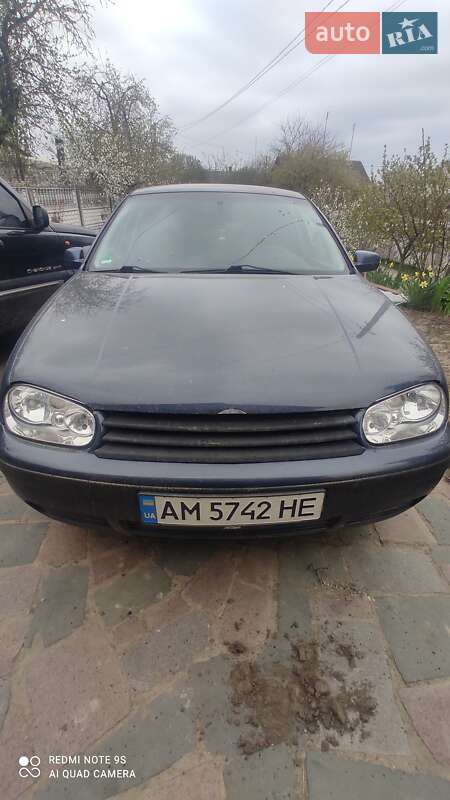 Хэтчбек Volkswagen Golf 2002 в Житомире