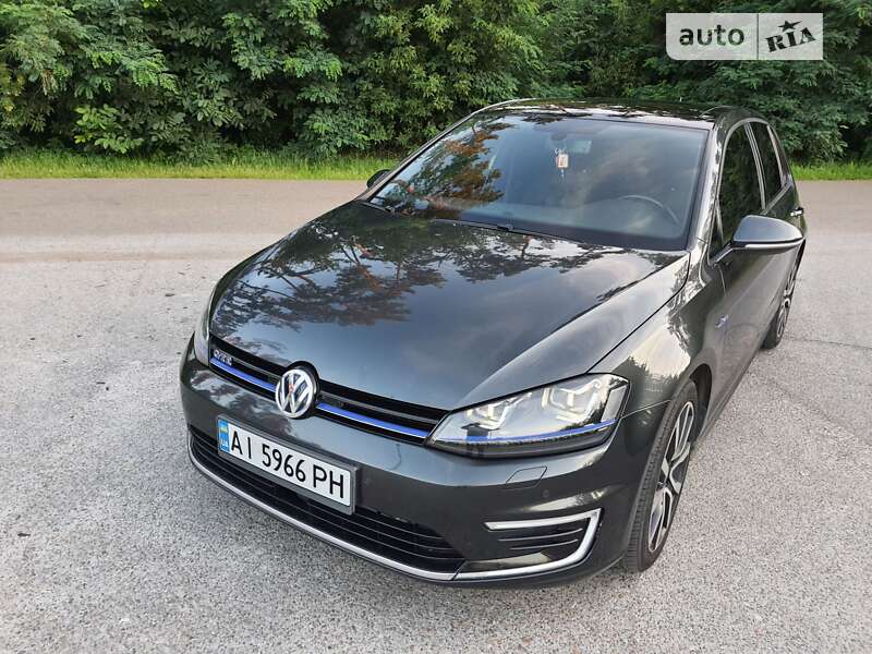 Хэтчбек Volkswagen Golf 2014 в Киеве