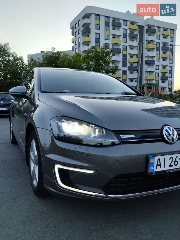 Хэтчбек Volkswagen Golf 2016 в Борисполе