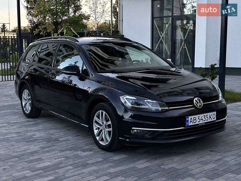Універсал Volkswagen Golf 2020 в Вінниці