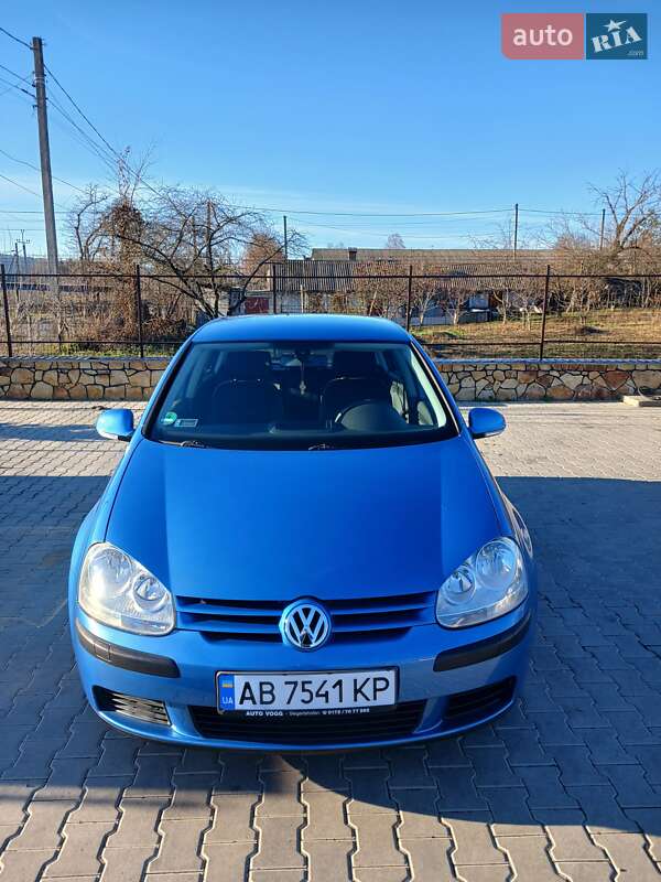 Хэтчбек Volkswagen Golf 2004 в Могилев-Подольске