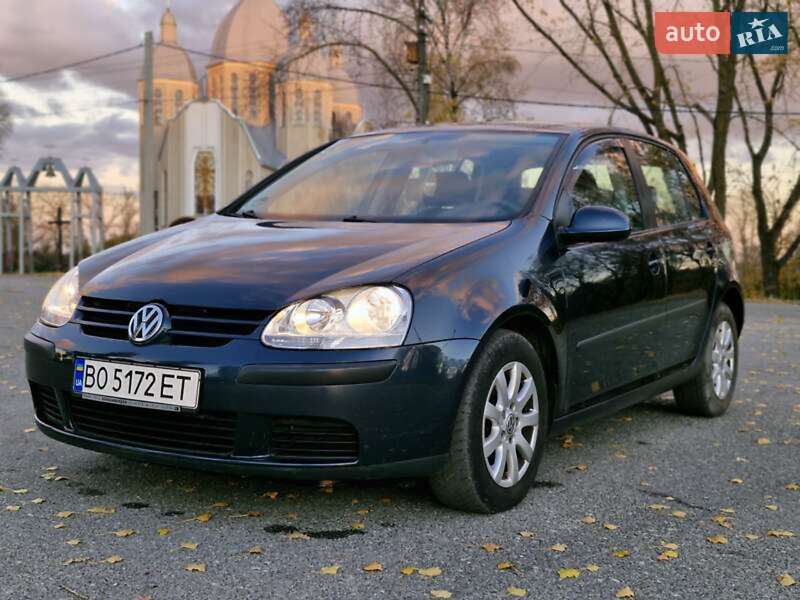 Хэтчбек Volkswagen Golf 2005 в Волочиске