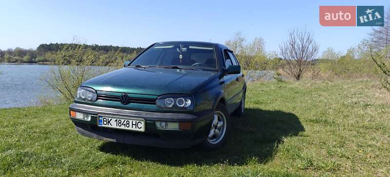 Хэтчбек Volkswagen Golf 1995 в Нетешине