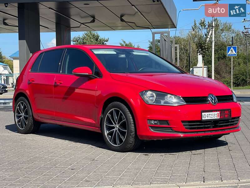 Хэтчбек Volkswagen Golf 2016 в Ужгороде