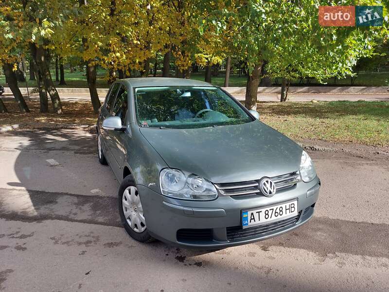 Хэтчбек Volkswagen Golf 2005 в Ивано-Франковске