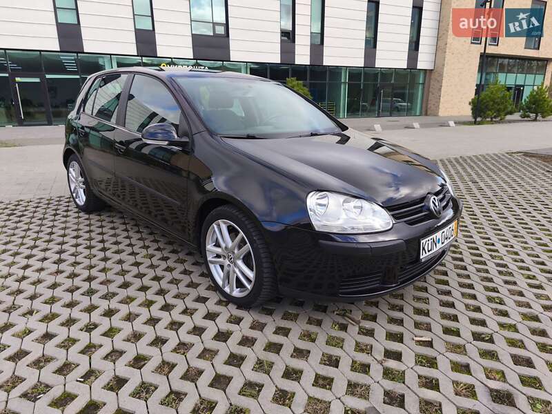 Хетчбек Volkswagen Golf 2005 в Хмельницькому